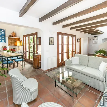 La Casa De La Iglesia Inn *