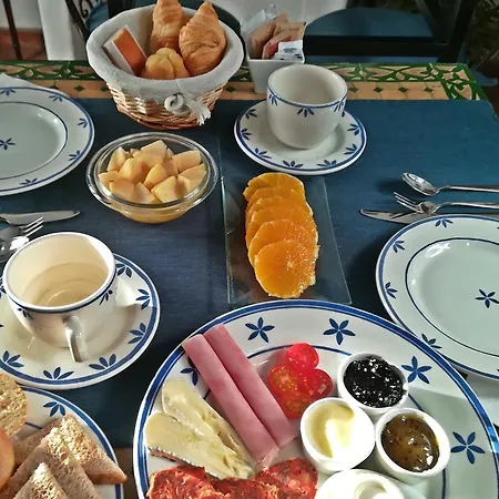 La Casa De La Iglesia Inn *